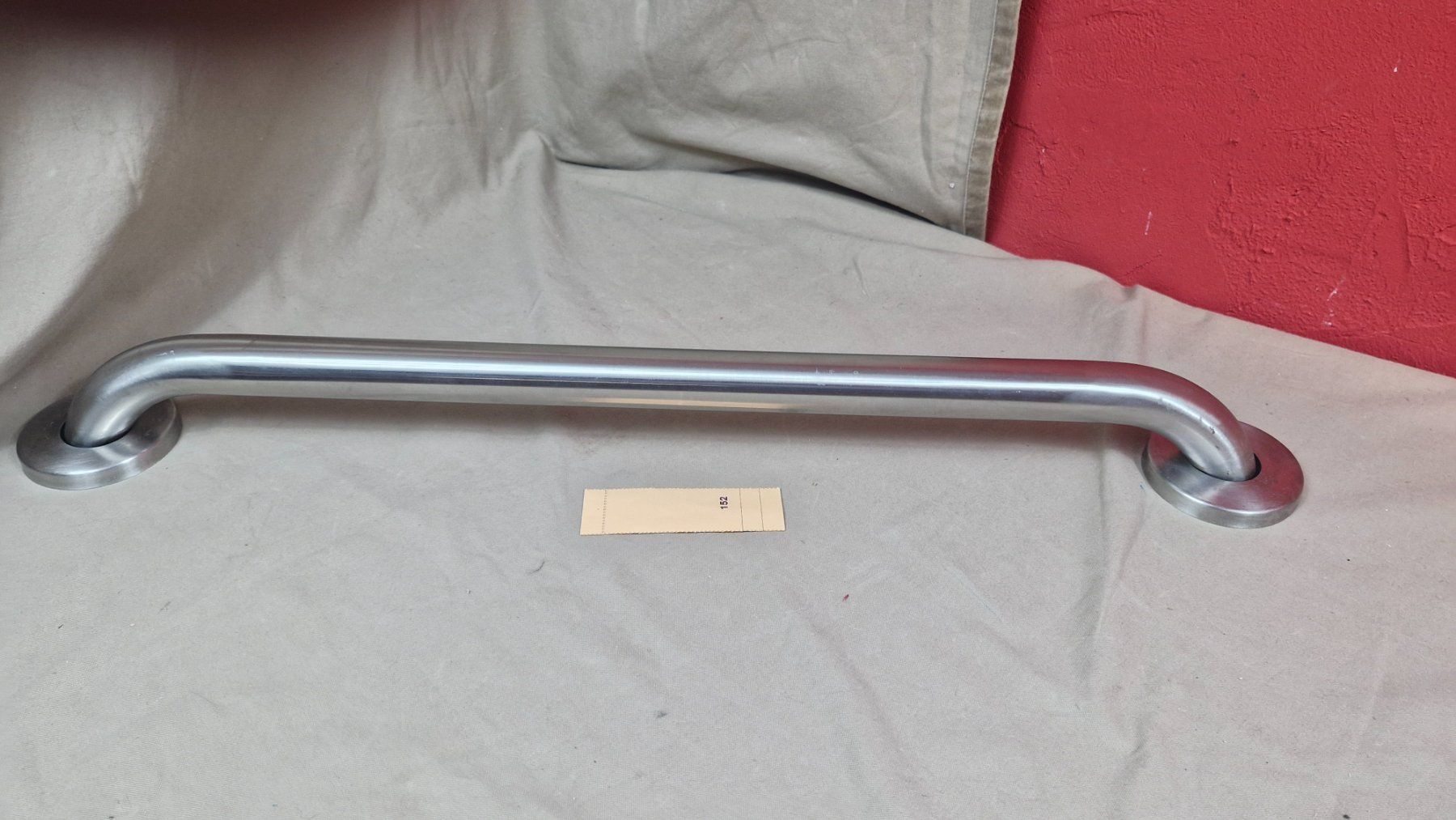 Geländer: Haltegriff WC Badewanne 66 cm (152) – Gebraucht aus Dorf von Zur-Lingg