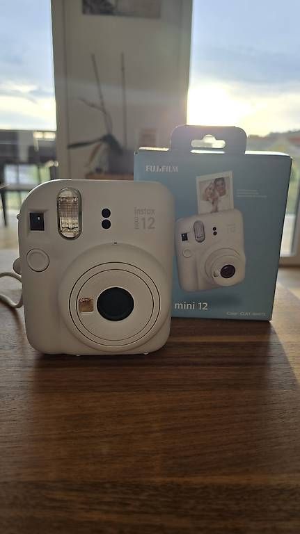 Kamera: Fujifilm Instax mini 12 weiss – Gebraucht aus Dübendorf von selinsch