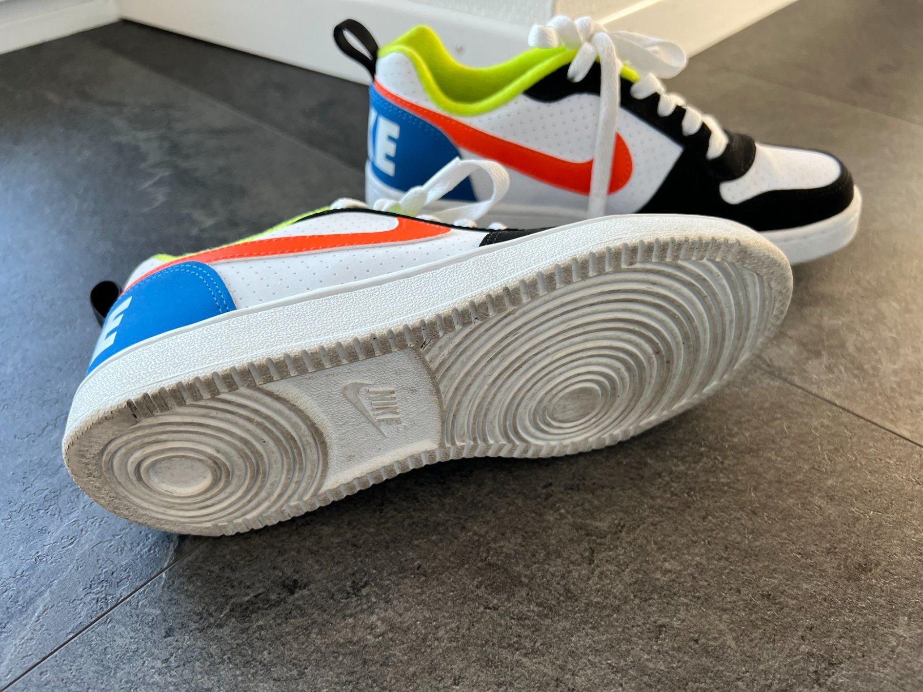 Nike Scarpe da uomo: NIKE Schuhe, Neu Gr. 36,5 – Nuovo (secondo la descrizione) da Walzenhausen venduto da Cerna007 7