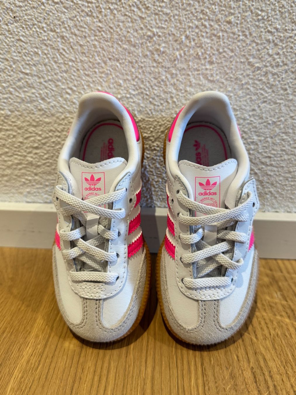 Adidas Scarpe per ragazzi: NEU - Adidas Samba Weiss Pink Gr. 23 – Nuovo (secondo la descrizione) da Horn venduto da Lari_Daro 1