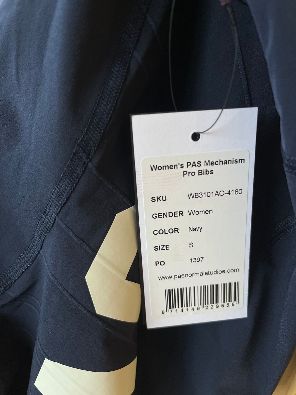 Pas Normal Studios Pantaloni: % Pas Normal Studios Women's PAS Mechanism Pro Bibs - S – Nuovo e nell'imballaggio originale da Bern venduto da Disco_Cycle 2