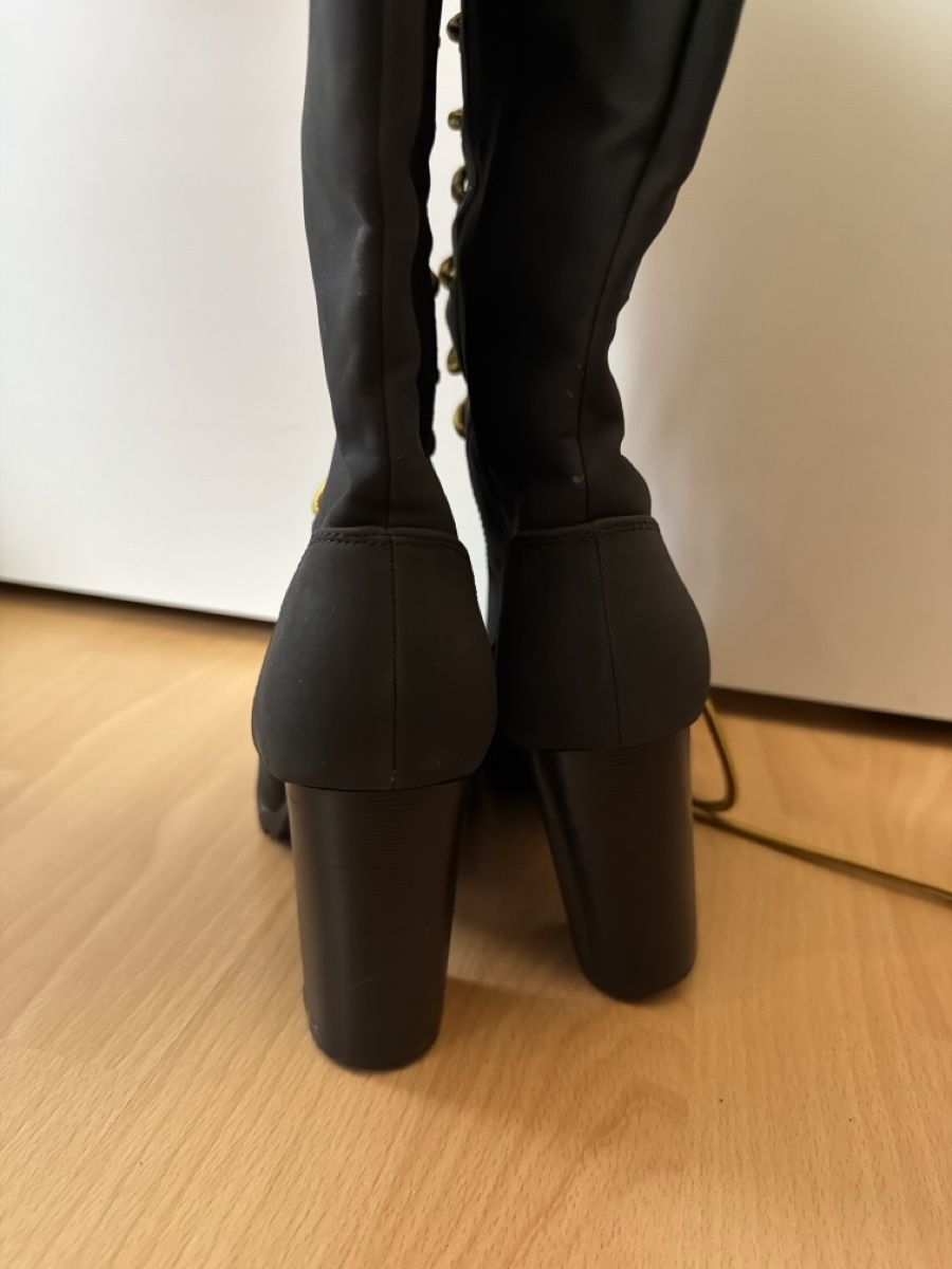 Scarpe da donna: Schwarze Schnür-Stiefel mit Absatz – Usato da Dagmersellen venduto da SabrinaZu 1
