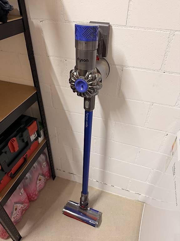 Staubsauger & Zubehör: Dyson V6 Fluffy Akku-Staubsauger – Gebraucht aus St. Gallen von gom_cp6k 1