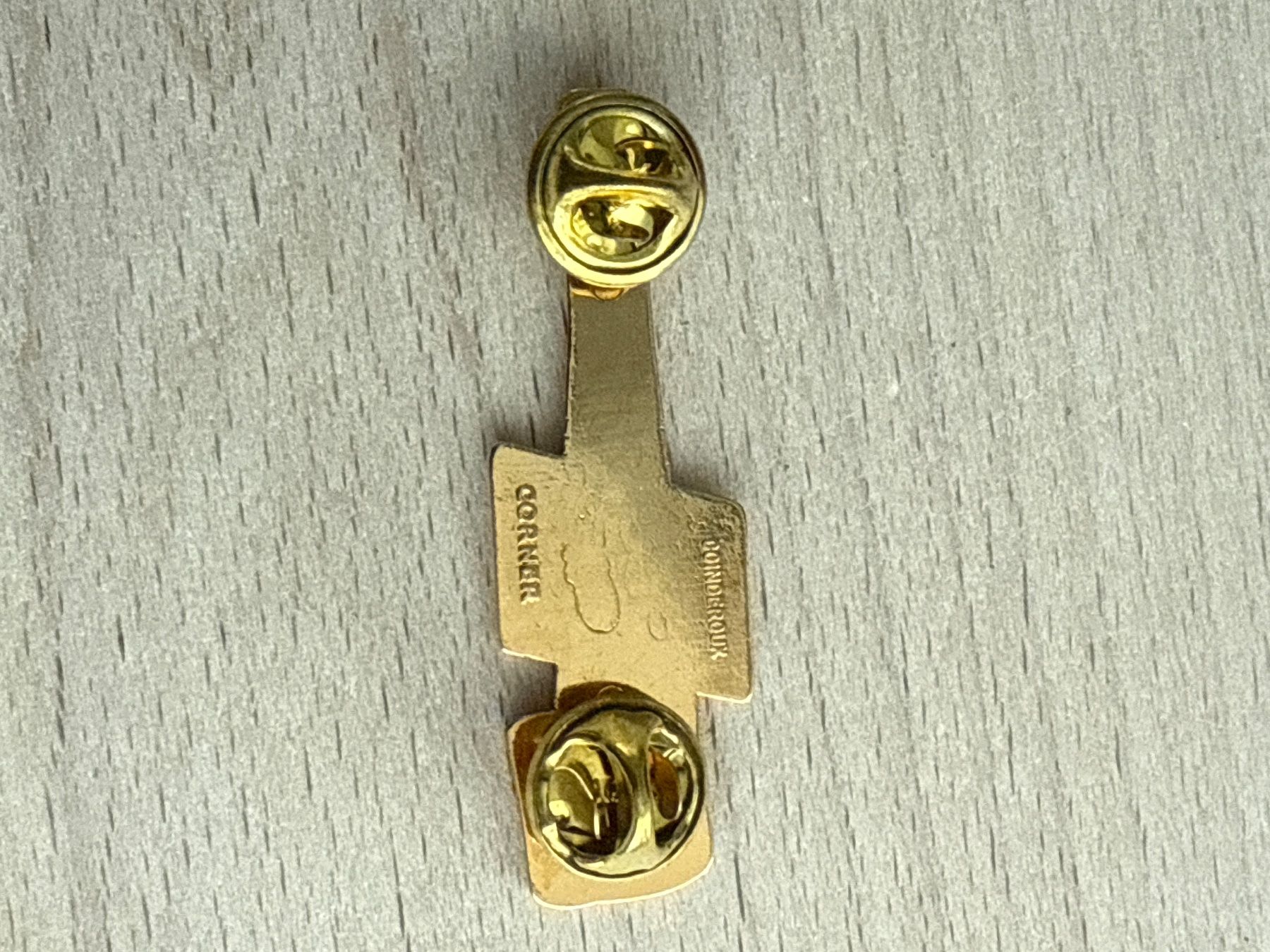 Plaketten & Abzeichen: Pin Galliano Hot Shot – Gebraucht aus Glattbrugg von Schweigmatt 1