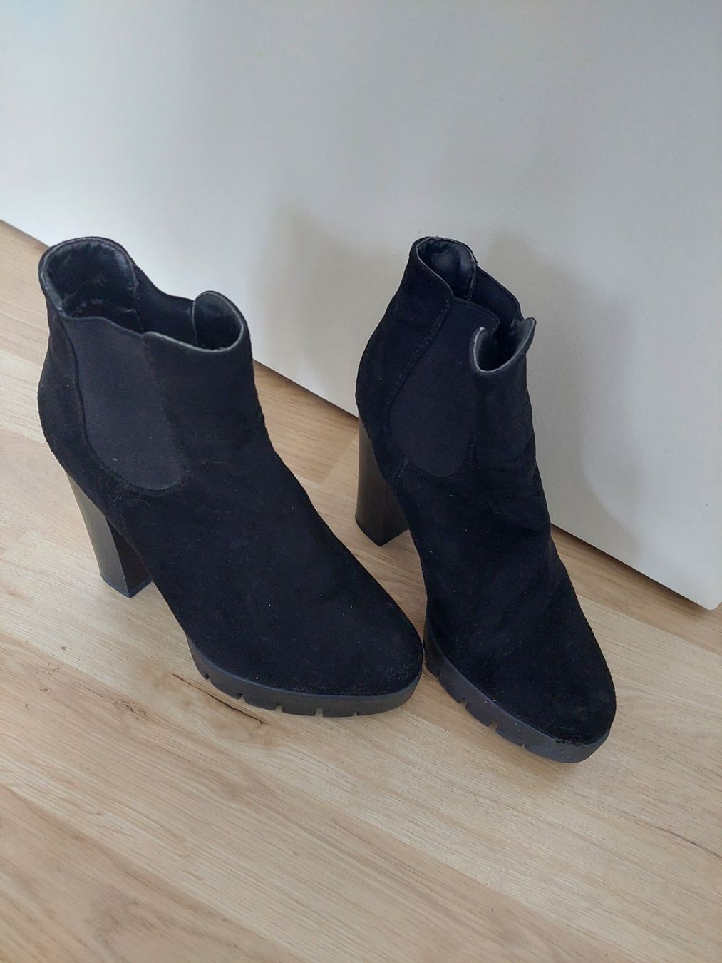 Damenschuhe: SCHWARZE STIEFELETTEN GR. 37 – Gebraucht aus Münchenstein von Strupfi