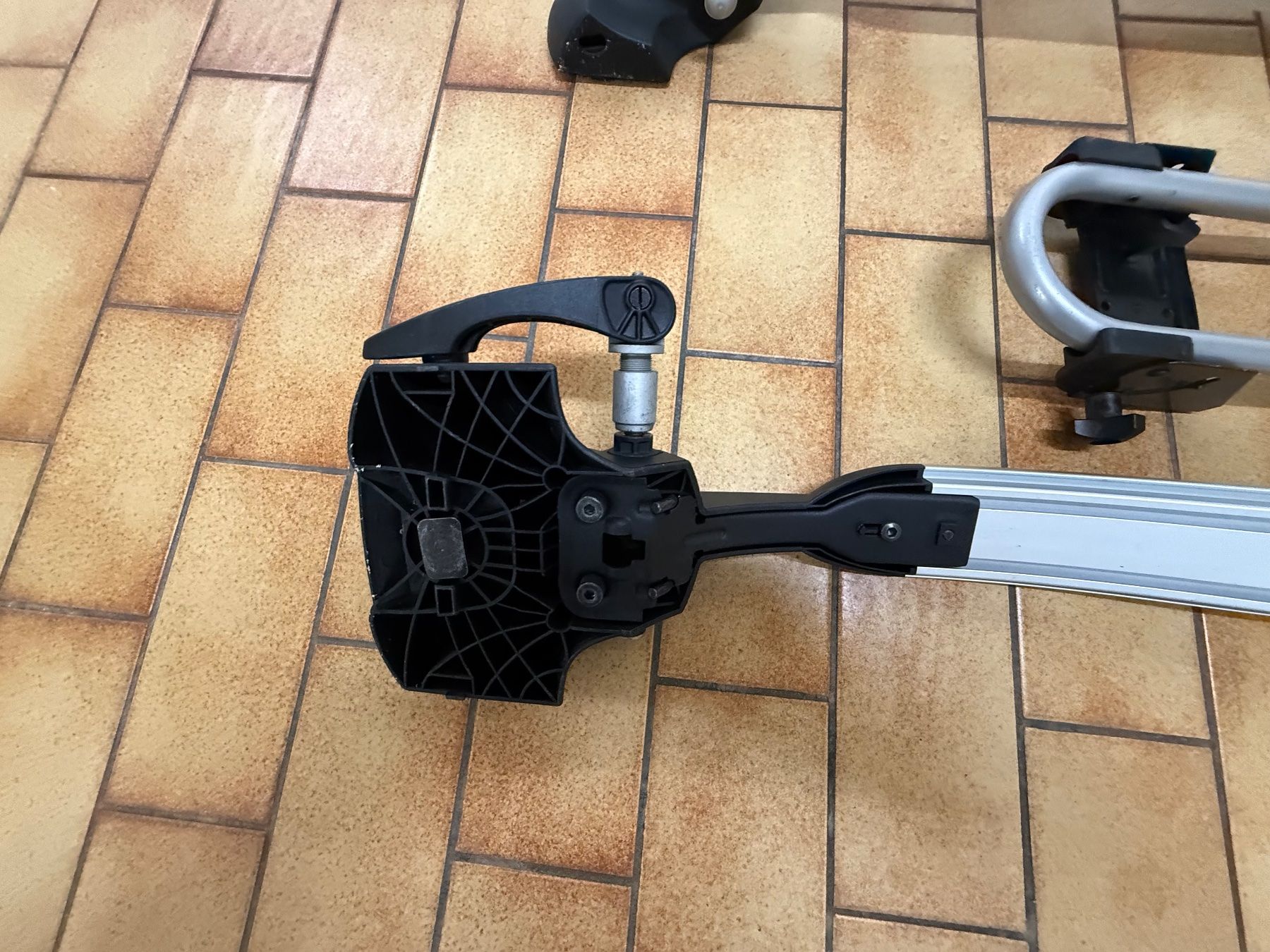 Thule Dachträger: Trois Portes-vélos Thule, montage facile. – Gebraucht aus Sion von Dantersi 8