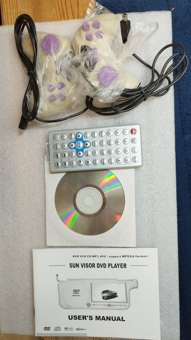 Tragbarer Mediaplayer: DVD Player / Gamebox - Sonnenblende – Gebraucht aus Zollikofen von Reiterglueck 2