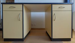 Bürokorpus mit 2 Schubladen und 2 Türli