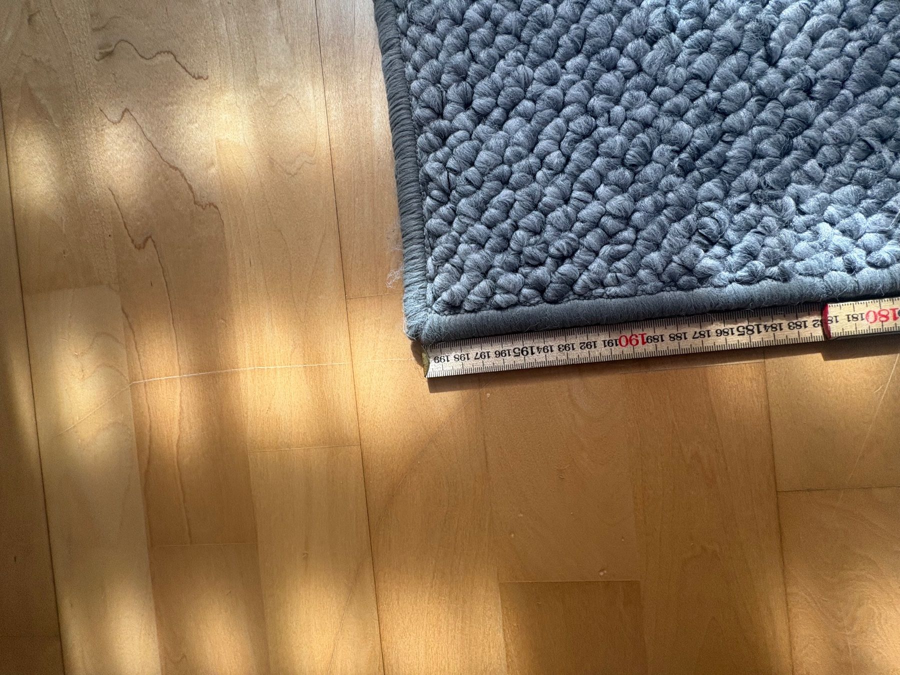 Tappeti: Handgewebter Wollteppich grau 140x200 – Usato da Egolzwil venduto da Patrizia.Baumann 2