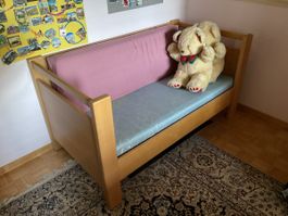 2 Kinderbetten aus Holz mit Lattenrost