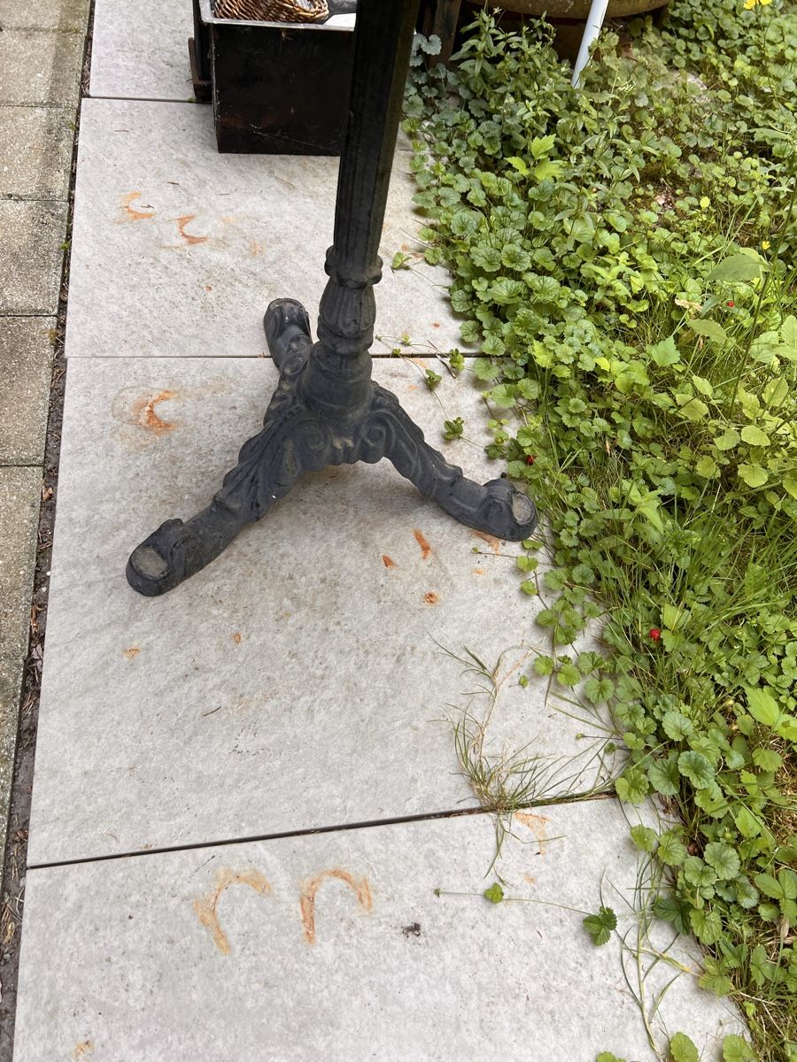 Tische: Rundtisch mit Eisengussfuss (214) – Gebraucht aus Glattfelden von maa_qcj8 2