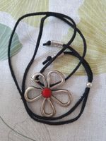 Kette mit Blumenanhänger