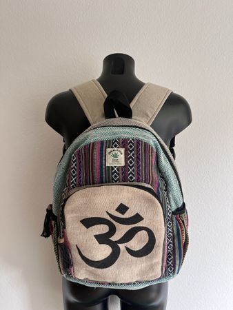 Rucksack aus Hanf mit OM Zeichen, neuwertig
