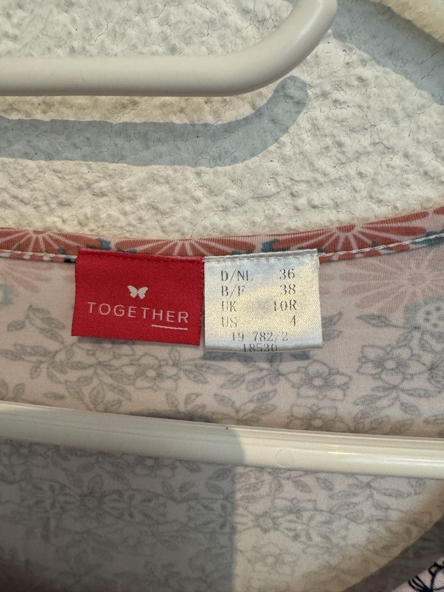 T-Shirts: Shirt TOGETHER Gr. 36 / S Blumen rosa – Gebraucht aus Fislisbach von KolibriSecondhand 1