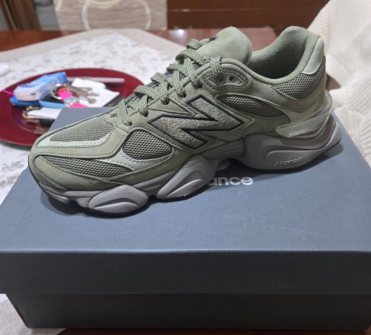 New Balance Scarpe da uomo: New Balance 9060 "Sea Salt", Taille 42 neuves – Nuovo e nell'imballaggio originale da Boudry venduto da jul_l9mr