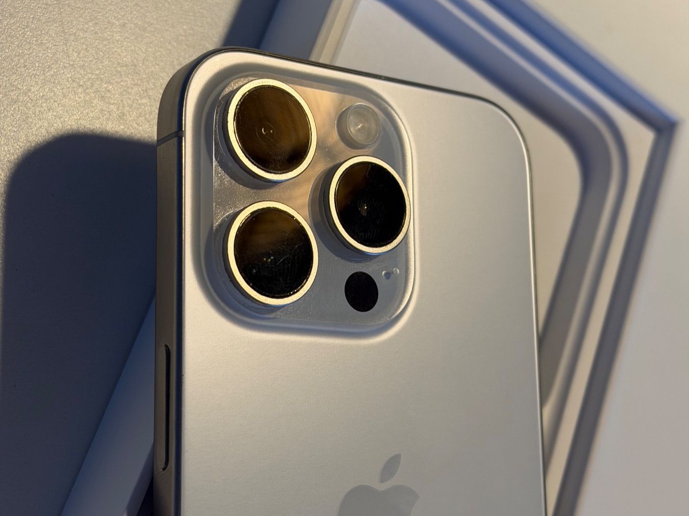 Apple Telefoni cellulari / Smartphones: iPhone 15 Pro 256GB White Titanium mit Zubehör – Usato da Rain venduto da _Robinson_ 9
