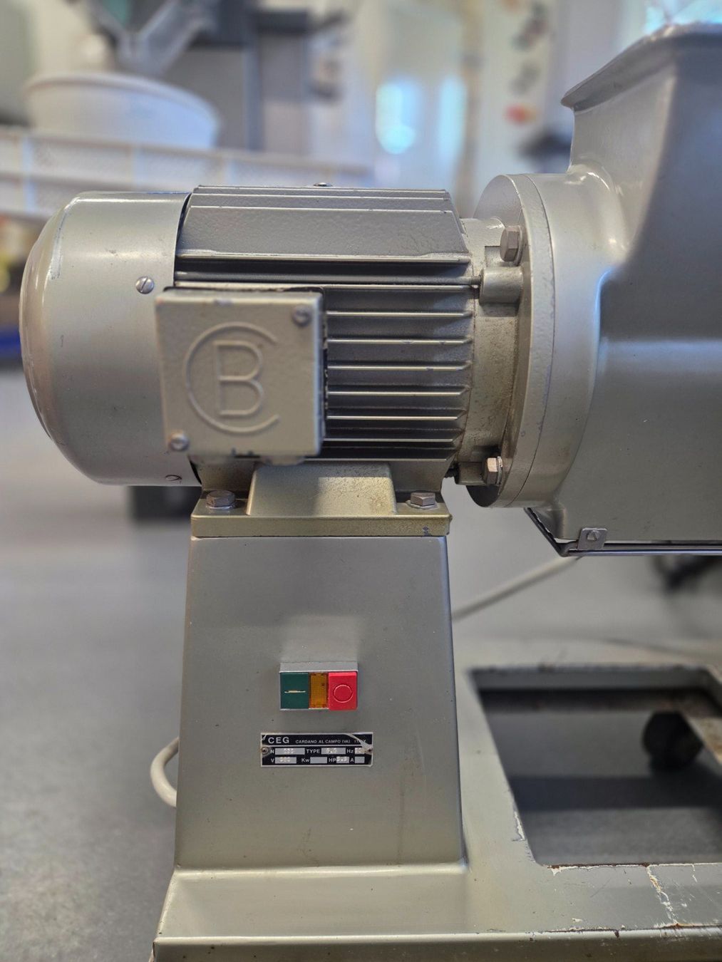 Tutte le macchine: Profi Käsereibemaschine – Usato da Freienwil venduto da dinardo1960 7