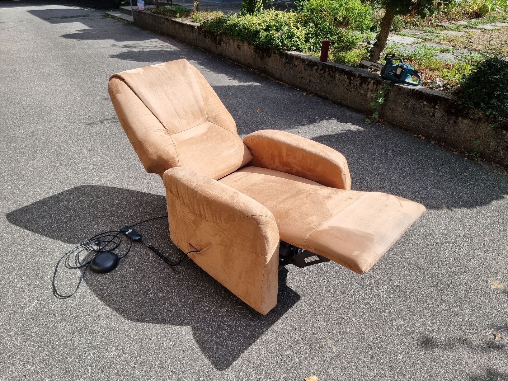 Himolla Sessel: Himolla Elektrosessel mit Aufstehhilfe – Gebraucht aus Erschwil von JayRoum 1
