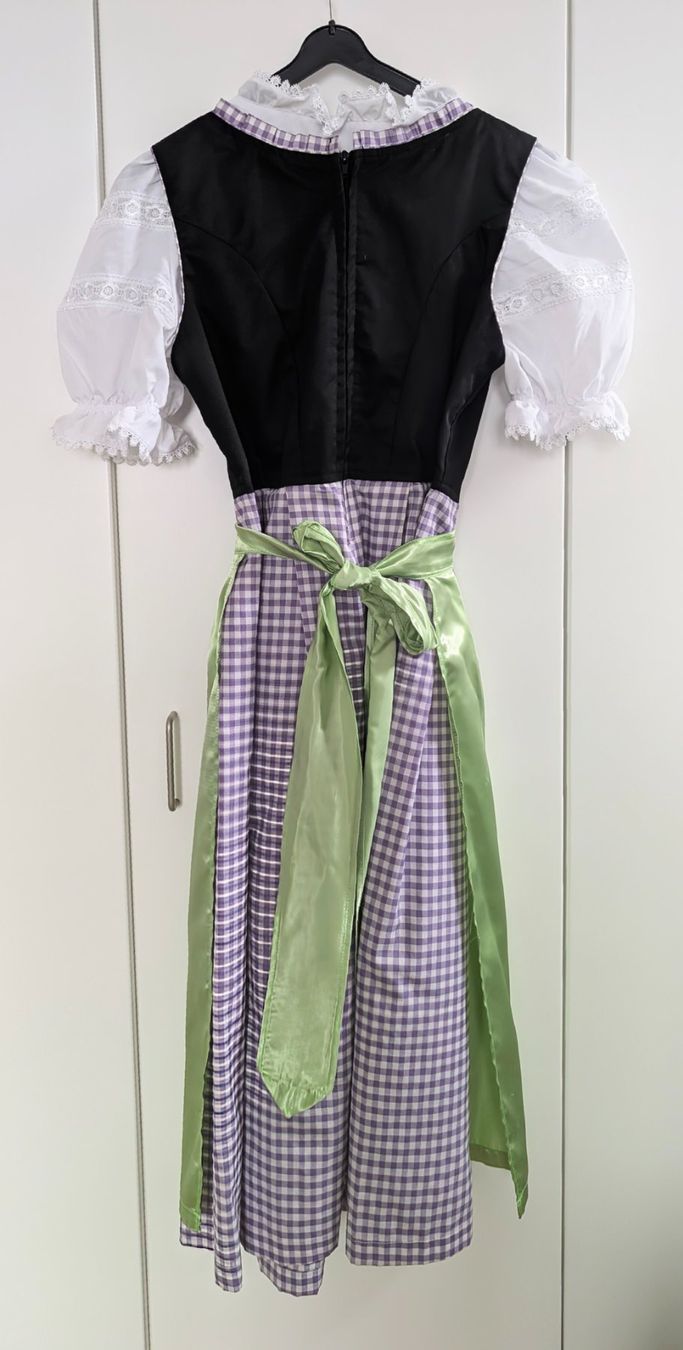 Kostüme: Dirndl mit Bluse – Gebraucht aus Küsnacht ZH von Optiliq 1