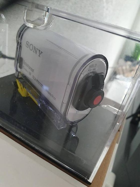 Camcorder: Sony HDR-AS100V mit Remote Control RM-LVR2 (Versand 9F) – Gebraucht aus Dübendorf von rappoport 2