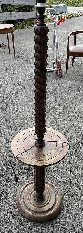 Lampade: Lampadaire en bois avec tablette – Usato da Les Pontins venduto da galaud