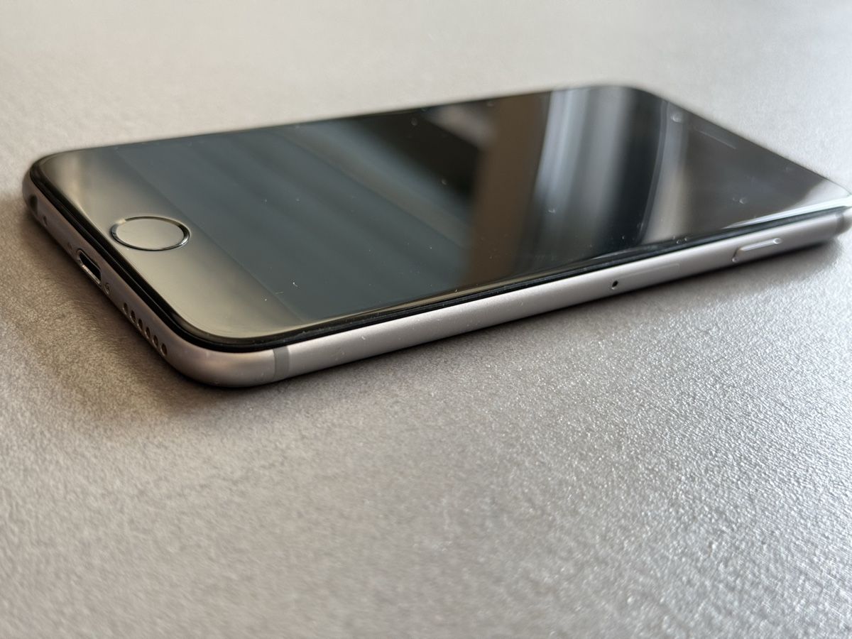 Apple Portables: iPhone 6 Argent 64Go – D'occasion à epalinges par Misterazz 2