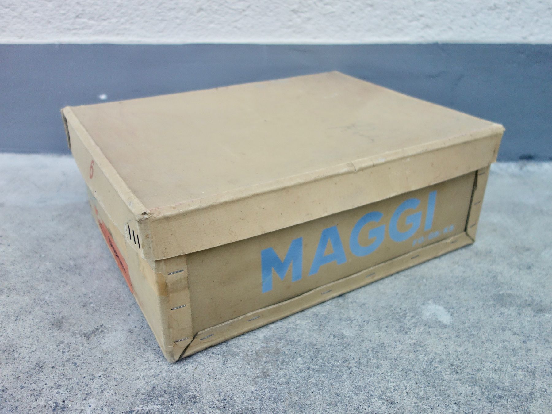 Transportkisten: Vintage Verpackung MAGGI Schachtel Karton – Gebraucht aus Kerzers von bottlesandboxes