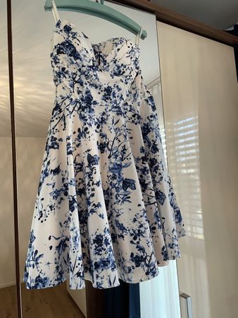 Sommerkleid / Cocktailkleid weiss blau Gr S Dotti