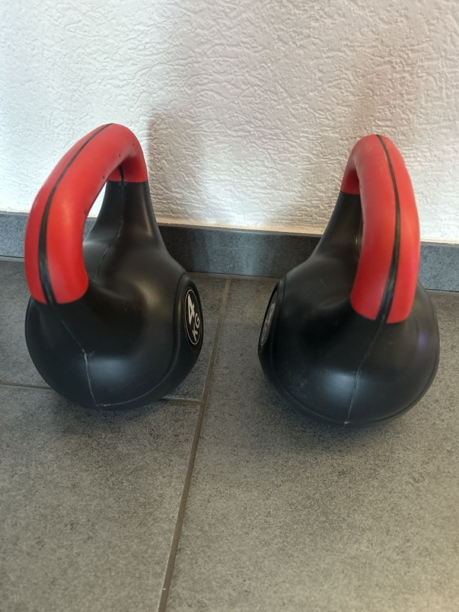 Manubri & Pesi: Kettlebell 4 KG 2er Set NEU – Nuovo (secondo la descrizione) da Mühledorf SO venduto da Dania77 1