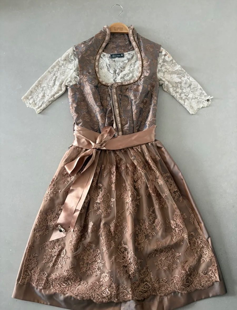 Robes: Alpenherz Dirndl mit Bluse, Gr. 40 – Neuf (Voir description) à Triesen par atos87