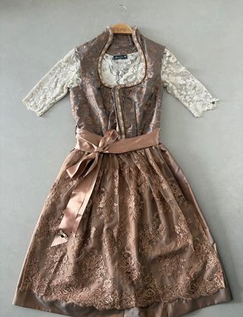 Alpenherz Dirndl mit Bluse, Gr. 40