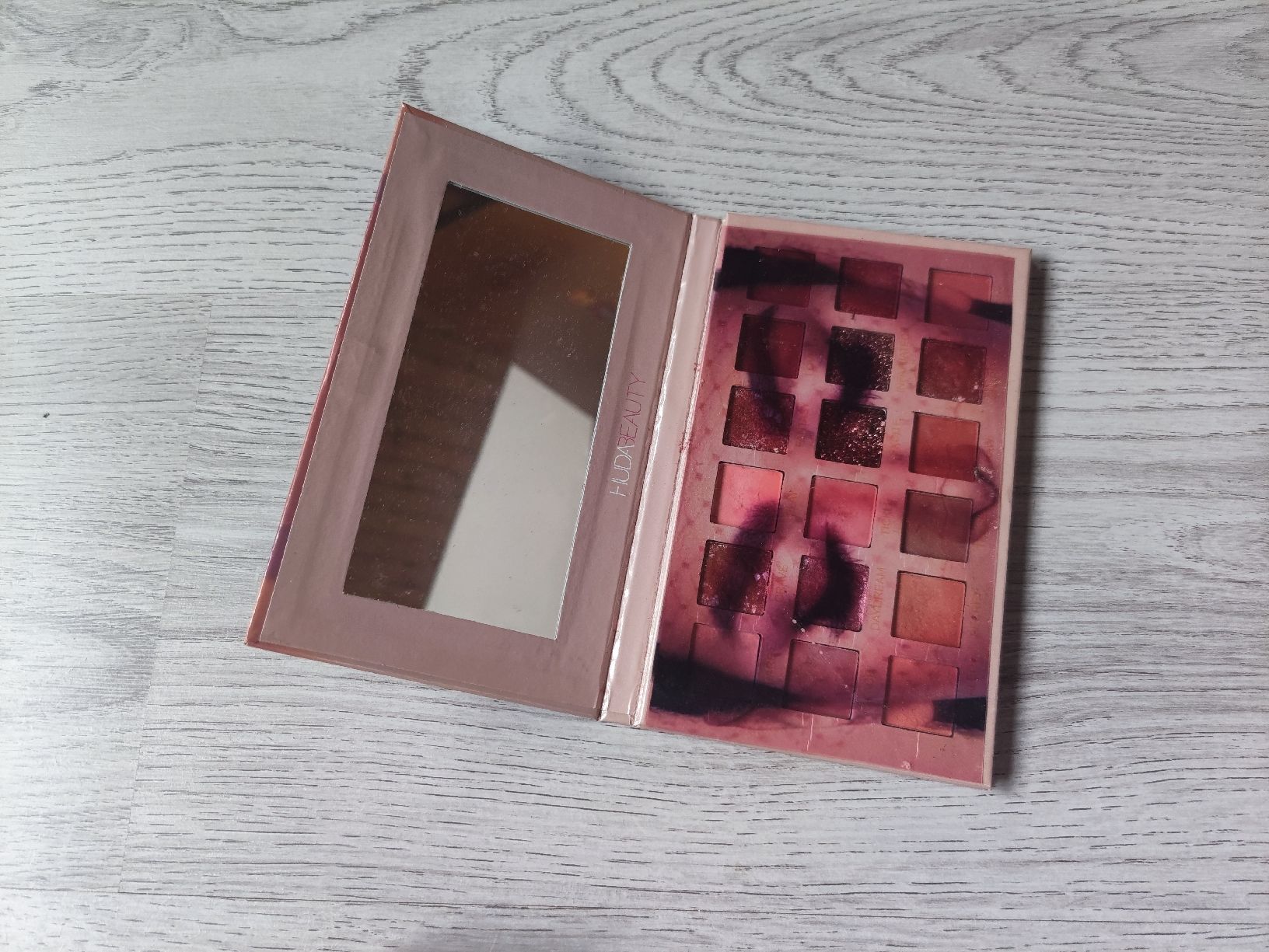 Make-up: NUDE Lidschattenpalette – Usato da Nottwil venduto da sukkus.ch 1