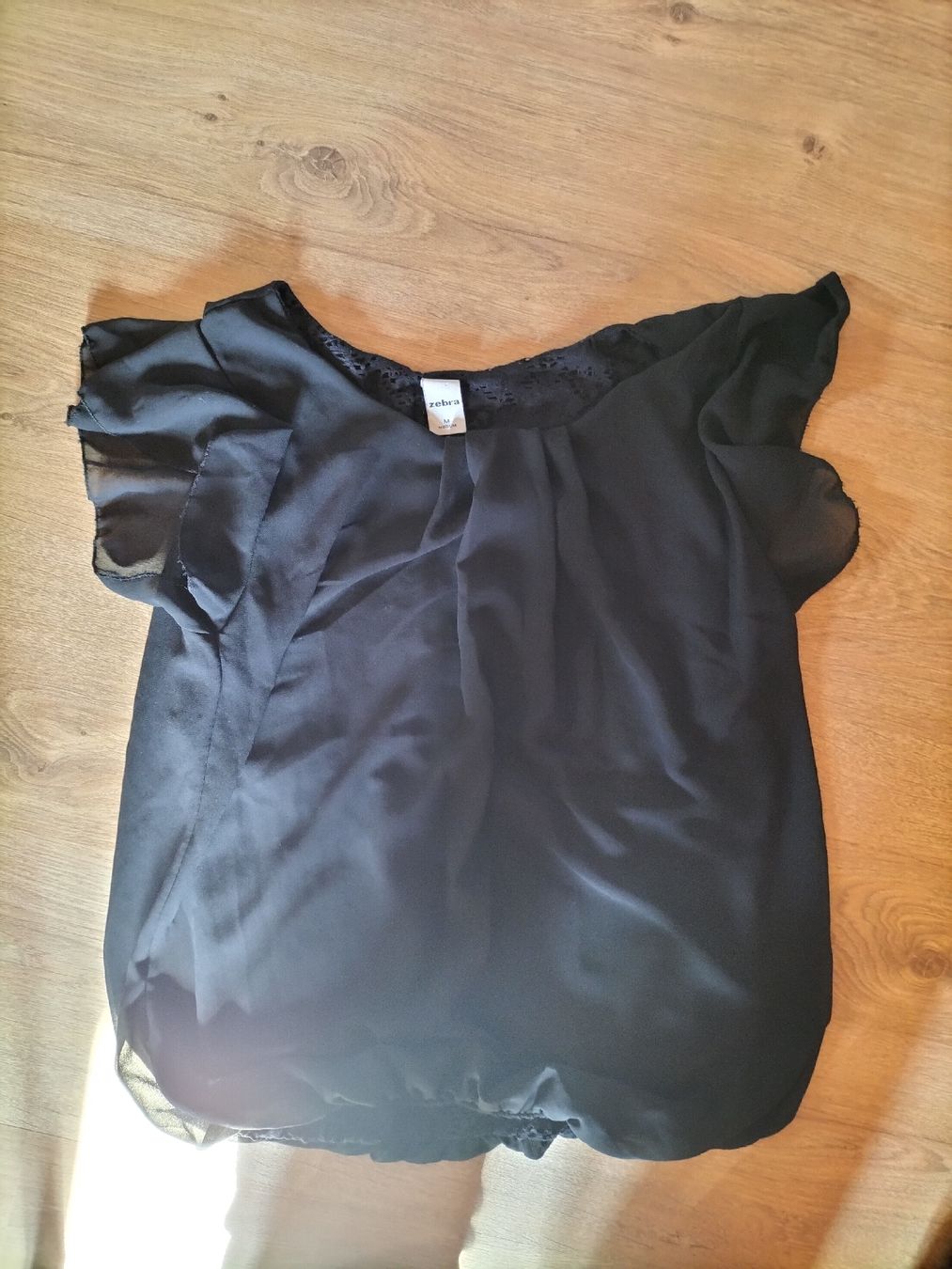 Top: t-shirt M dos "dentelle" – Usato da Gillarens venduto da Emy_28