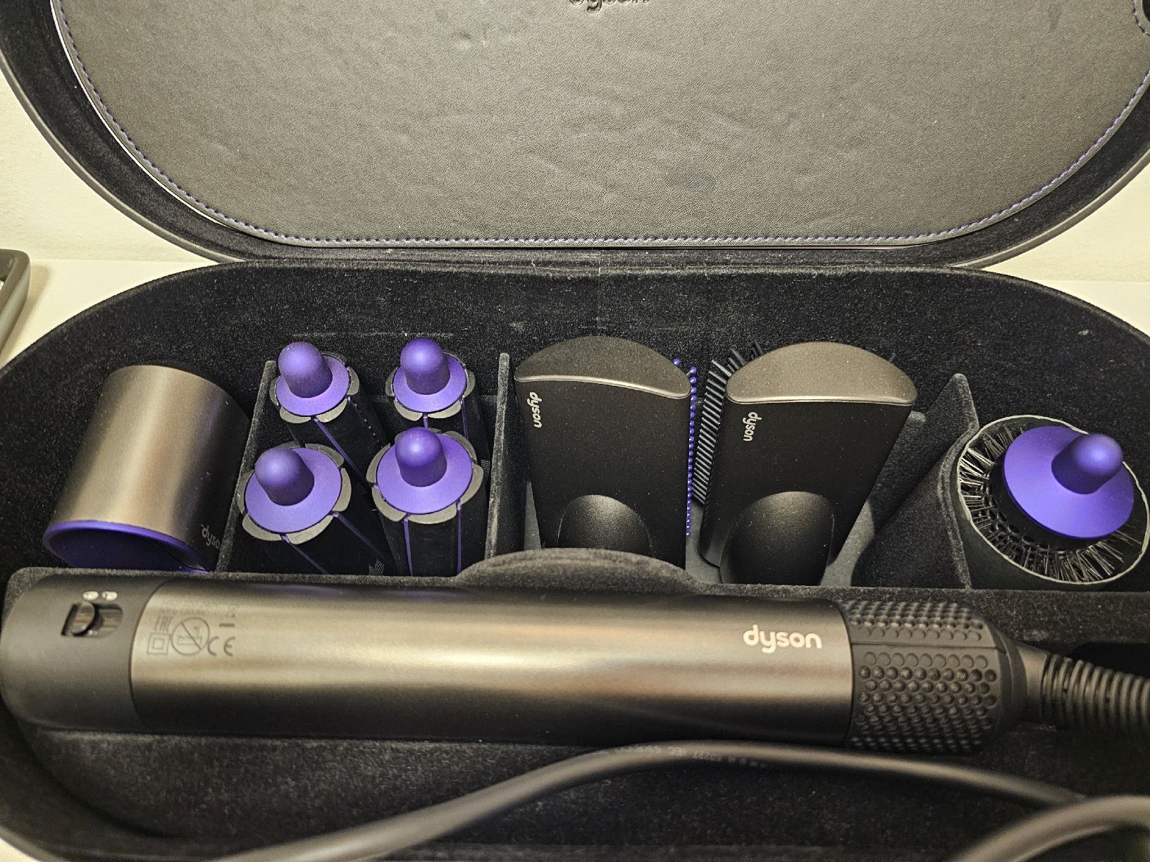 Dyson Asciugacapelli: Dyson Airwrap komplettes Set mit Originalkoffer. CH – Usato da Laufen venduto da Taty007 1