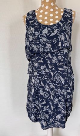 Alessa W. Lagenkleid dunkelblau geblümt – Gr. 38 – Top Z
