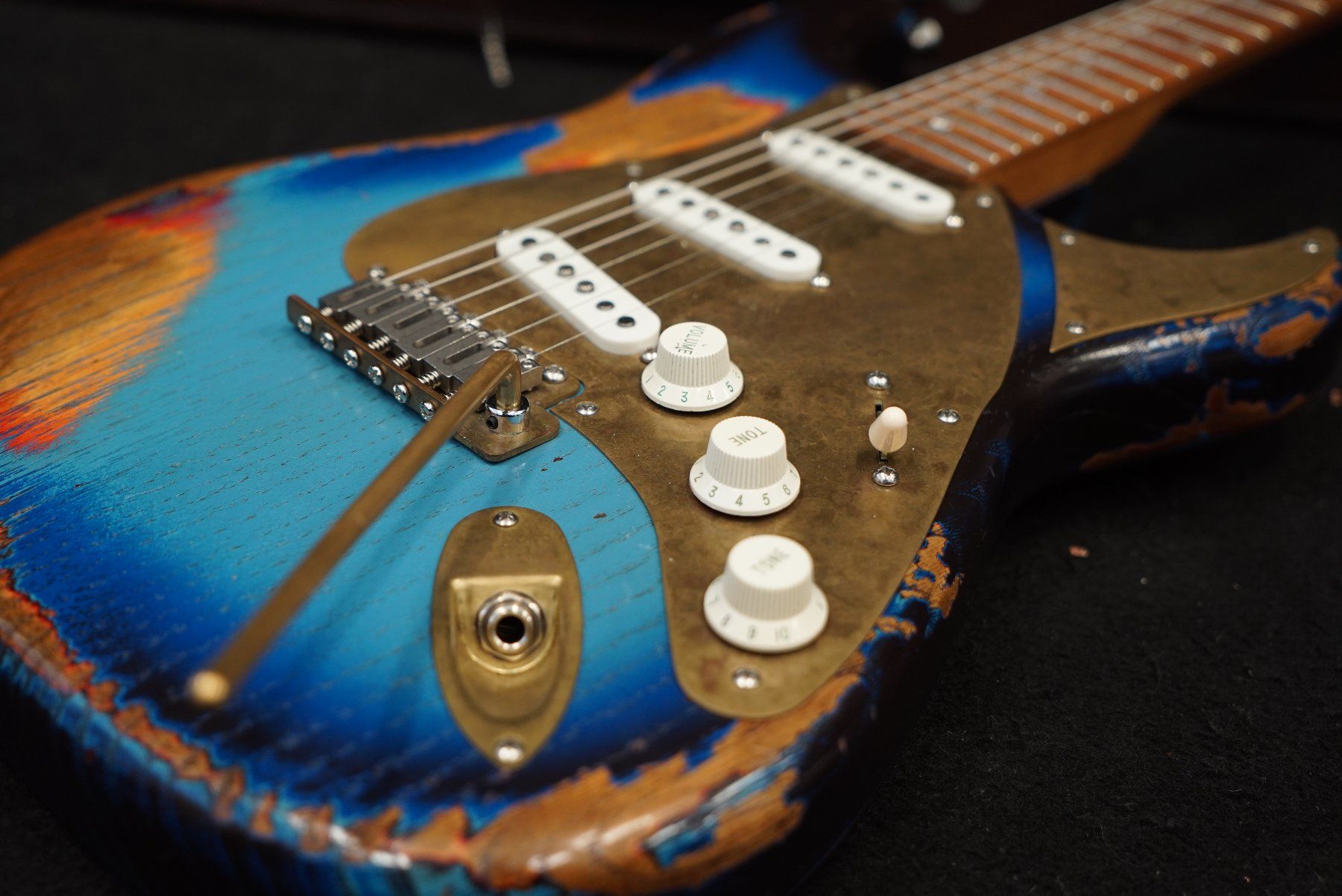 Strumenti musicali: Paoletti Stratosphere Loft SSS, Heavy Deep Blue over Sunburs – Usato da Ortschwaben venduto da Musictrade 2