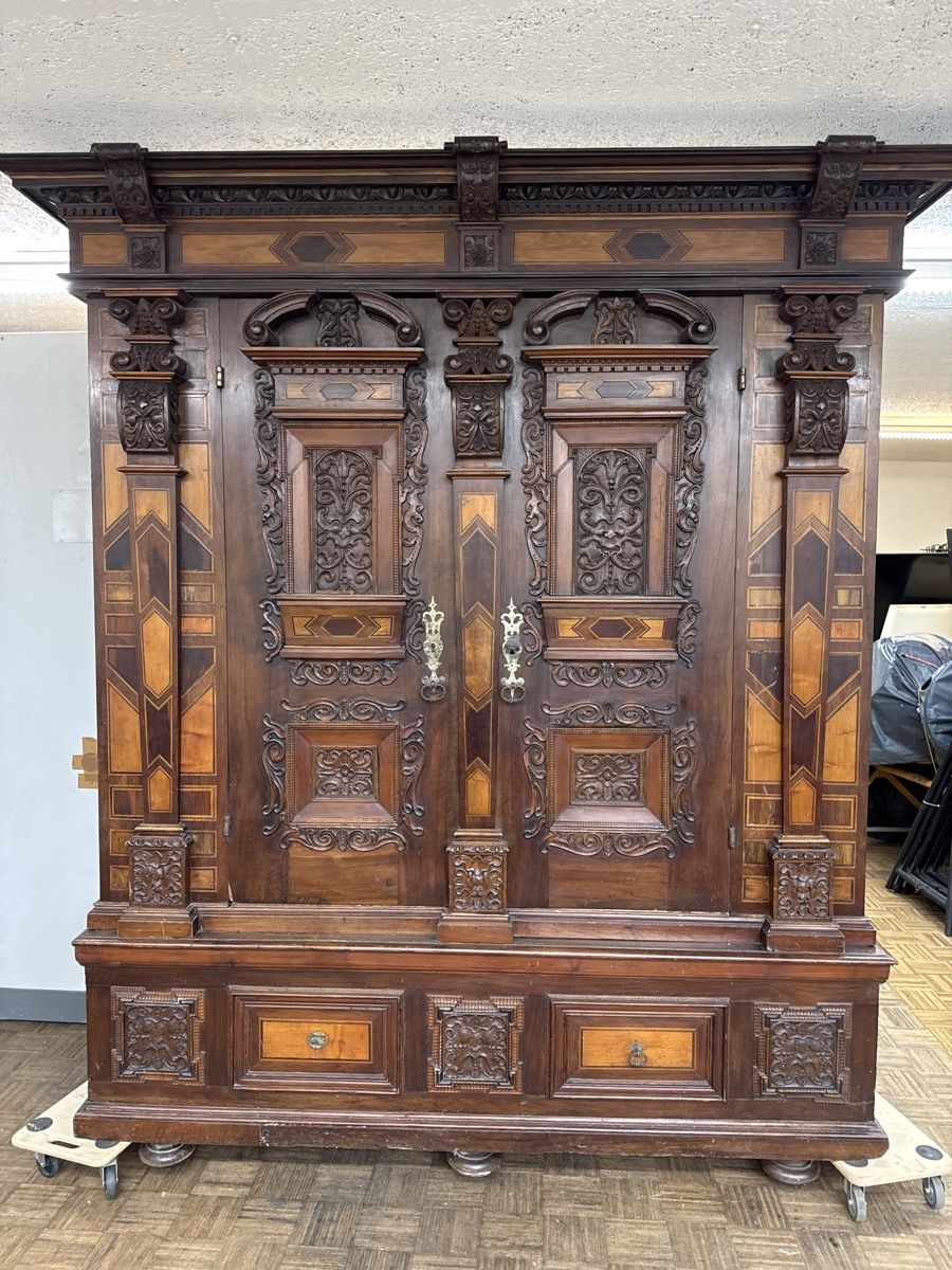 Armoires: Antiker Schrank, Nussbaum, – D'occasion à Zürich par dtag 2