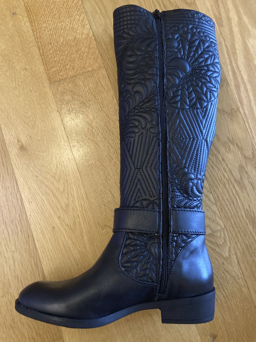 Desigual Scarpe da donna: Desigual Bottes en cuir pointure 37 – Usato da Lausanne venduto da Chips_1