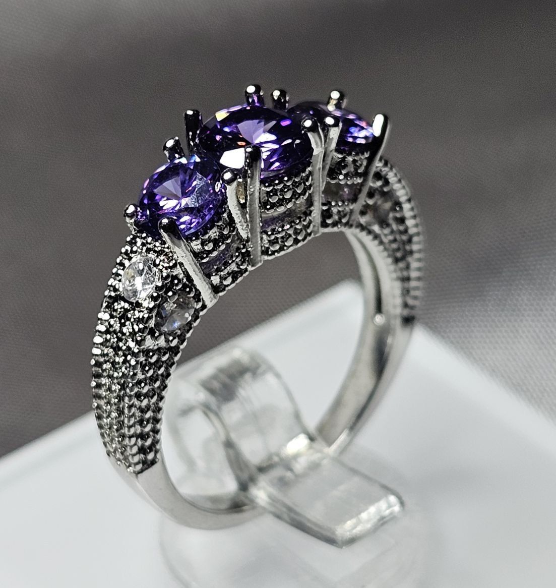 Anelli: Eleganter Ring mit Amethyst, 925 versilbert, Gr. 7 – Nuovo (secondo la descrizione) da Grenchen venduto da maretop 1