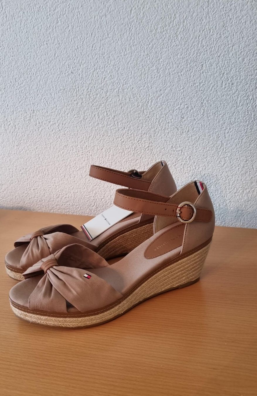 Tommy Hilfiger Scarpe da donna: Sandali Tommy Hilfiger no 38 NUOVI – Nuovo (secondo la descrizione) da Cadenazzo venduto da man_9hnd