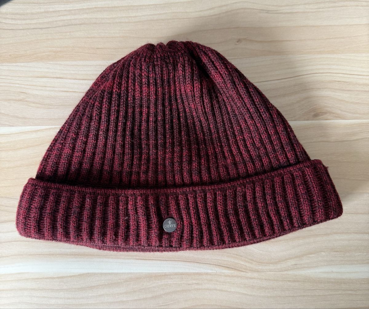 Hüte, Mützen & Caps: Warme Wintermütze, rot-schwarz, Grösse Einheitsgrösse – Gebraucht aus Opfikon von Perlentaucher73