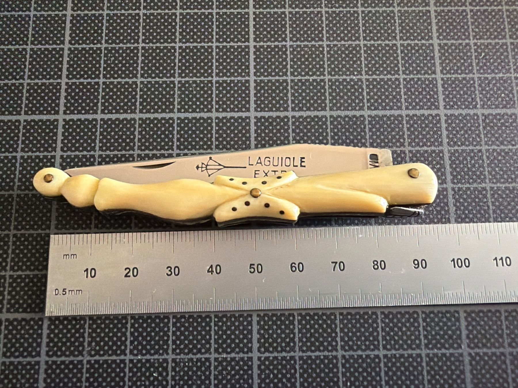Laguiole Coltelli tascabile: Couteau Laguiole G. David Extra manche os gravé – Usato da Les Avanchets venduto da ovnifou 1
