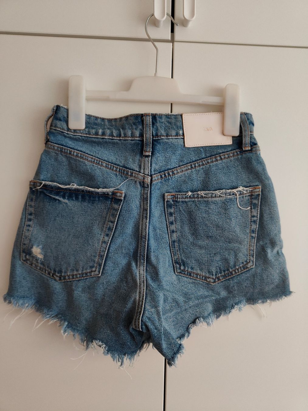 Zara Jeans: Zara Jeans Shorts - Grösse 32 – Gebraucht aus Rickenbach b. Wil von Beautiful.Things 4
