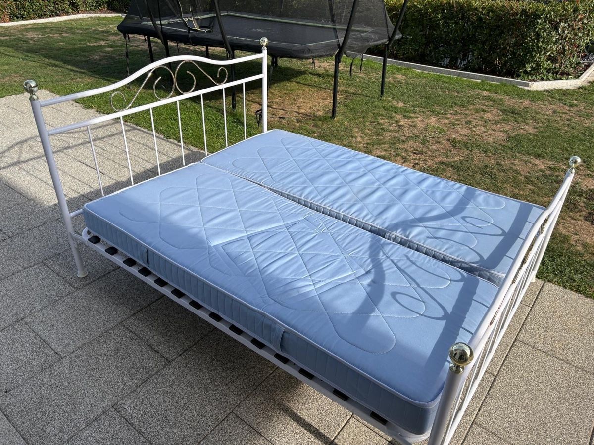 Betten: Doppelbett mit Matratzen – Gebraucht aus Rüdlingen von Schnoegli2007