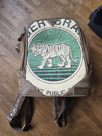 Trendiger Elephbo Zürich Rucksack mit Tiger-Motiv, neuwertig