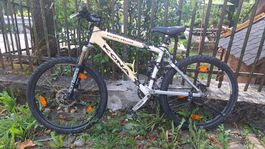Kona Fully Deluxe vollgefedert gebraucht, defekt Bremse hin.
