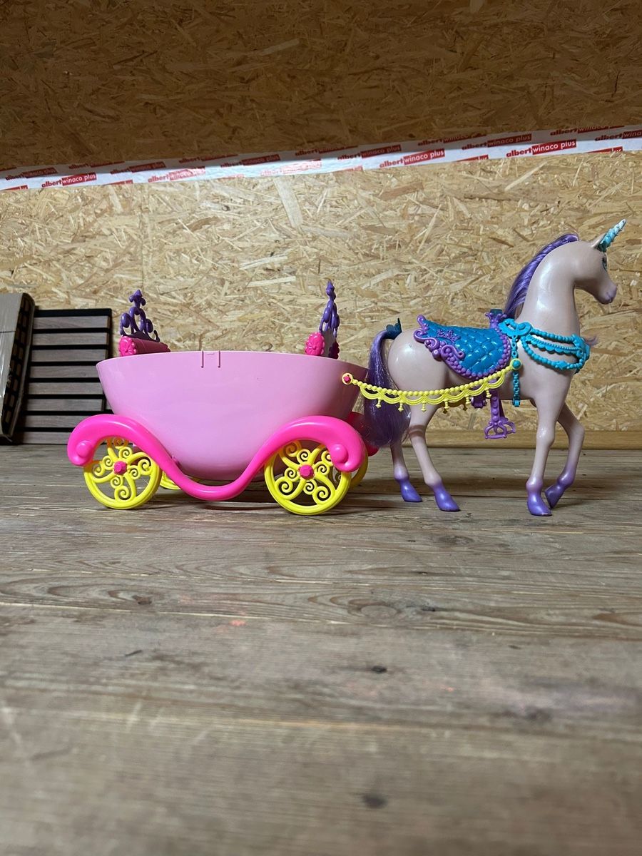 Spielzeuge: Barbie Kutsche und Pferd. – Gebraucht aus Farnern von Nalanik 1