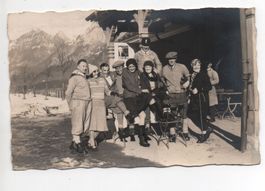 KANDERSTEG Leute beim Restaurant, Werbung Gurten Bier