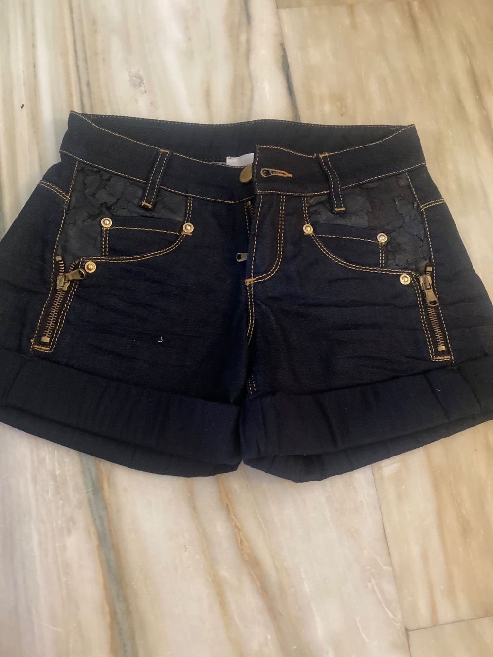 Pinko Pantaloni: Pinko shorts – Usato da Zürich venduto da lcl_r88r