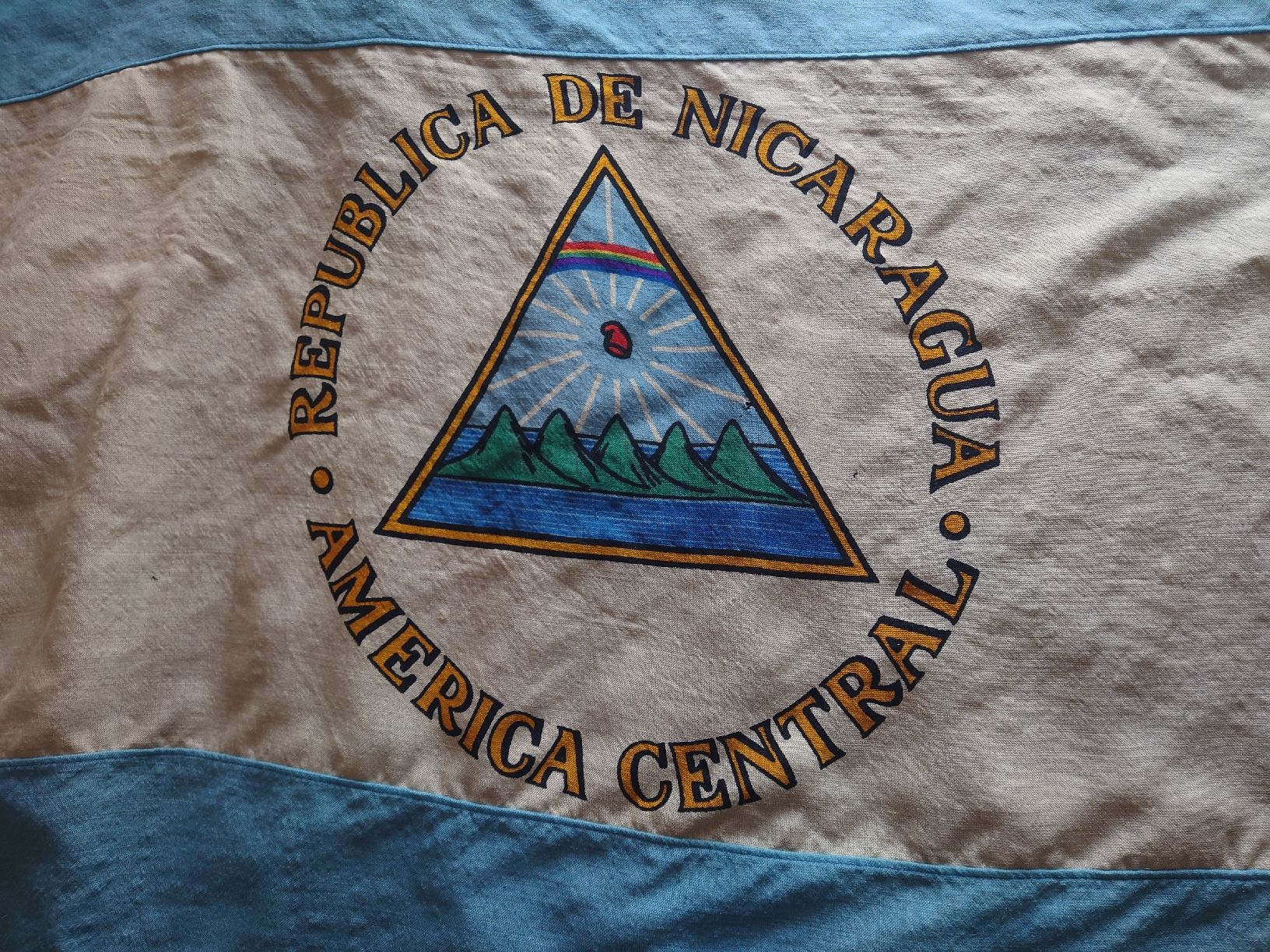 Bandiere: Drapeau du Nicaragua vintage – Usato da Genève venduto da arnoo 1